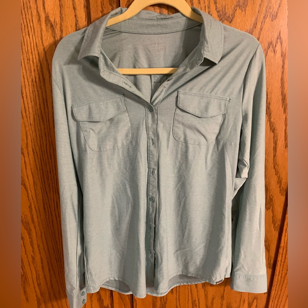 Eddie Bauer Travex Infinity Shirt Womens Medium Green long sleeved shirt.